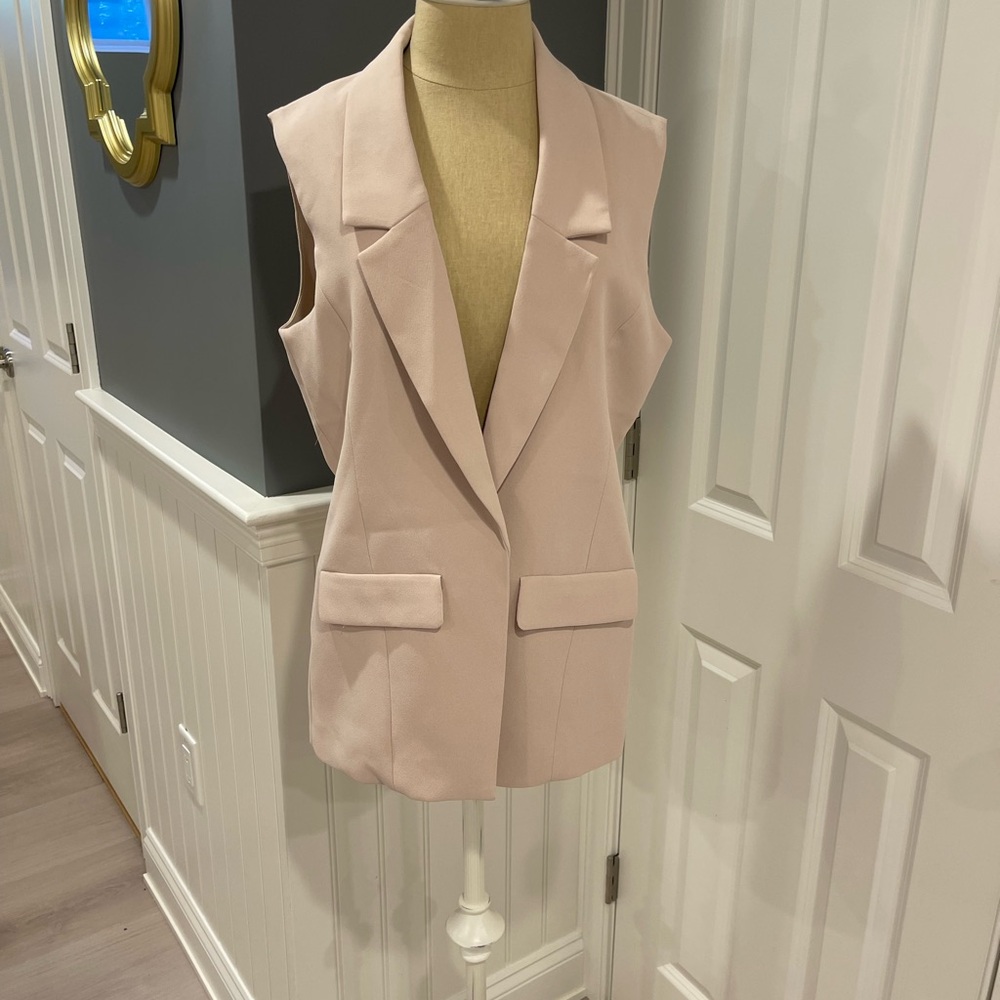 Evereve Blazer-Style Sleeveless Vest in Soft Blush